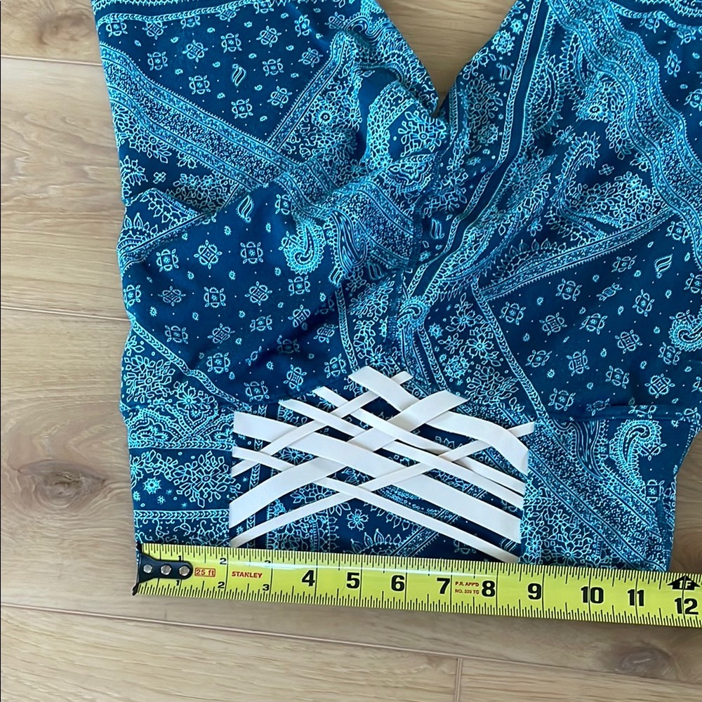 Fabletics patterned workout pants - Picture 15 of 16